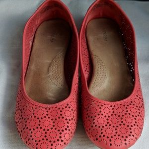 Sonoma Coral cutout flats Sz 9.5